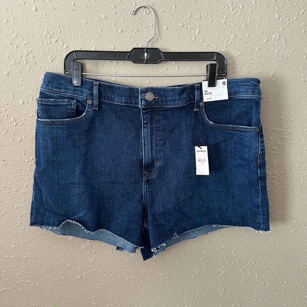 NWT express midi high rise shorts size 16.